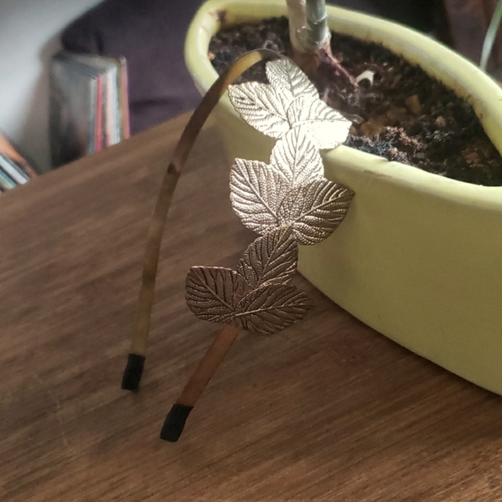 Unique Headband with 3 Leaf Pattern
